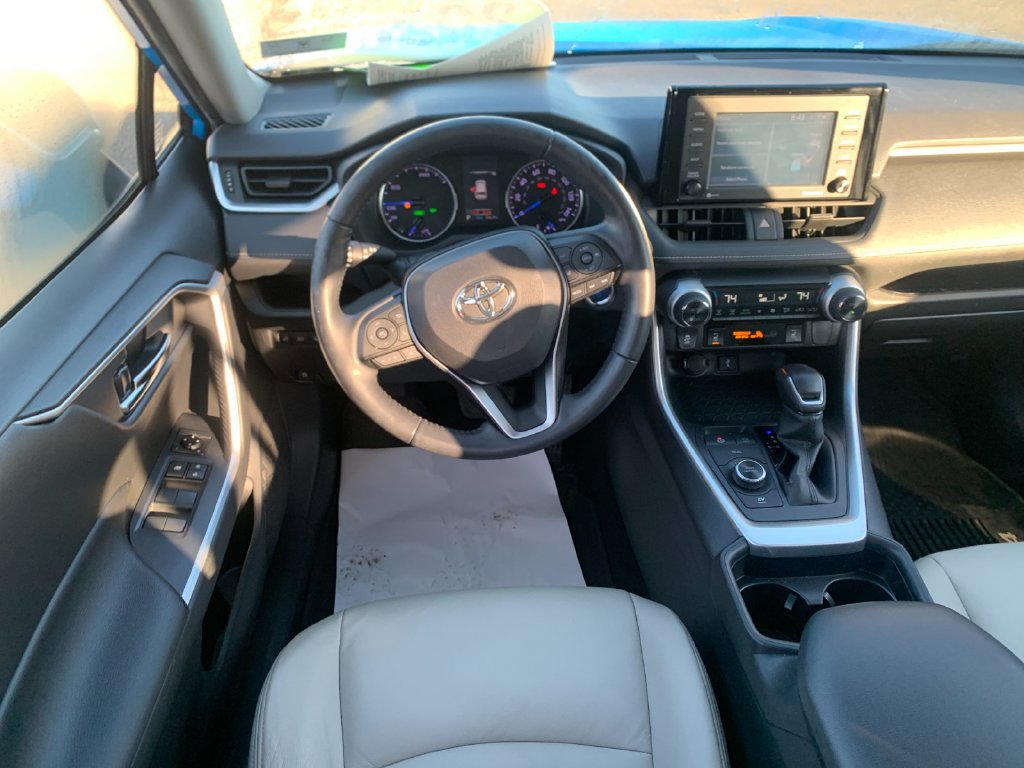 Used 2020 Toyota RAV4 XLE w/ Convenience Package AWD/4WD image 17