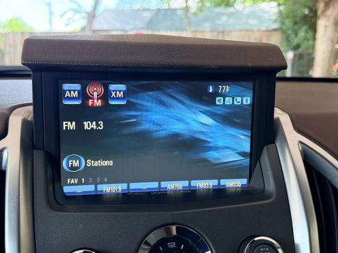 Used 2010 Cadillac SRX Luxury FWD image 16