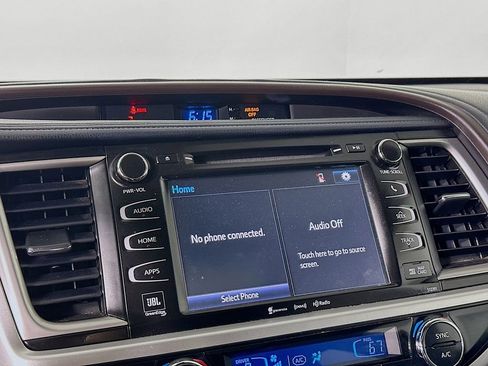 Used 2018 Toyota Highlander Limited FWD image 13