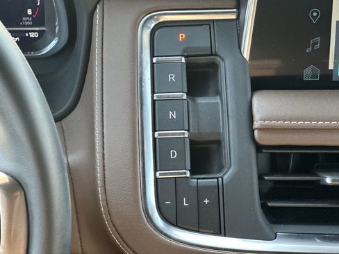 Used 2023 Chevrolet Tahoe High Country image 30