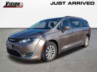 Used 2017 Chrysler Pacifica Touring-L video 1