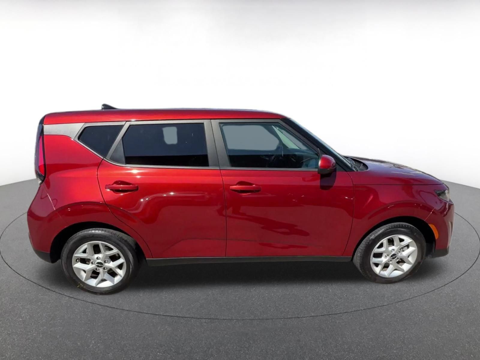 Used 2025 Kia Soul LX w/ LX Technology Package FWD image 15