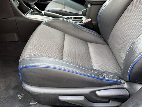 Used 2018 Toyota Corolla SE w/ SE Premium Package FWD image 13