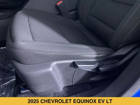 Certified 2025 Chevrolet Equinox EV LT FWD image 9
