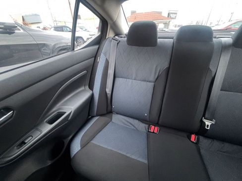 Used 2025 Nissan Versa SV image 39