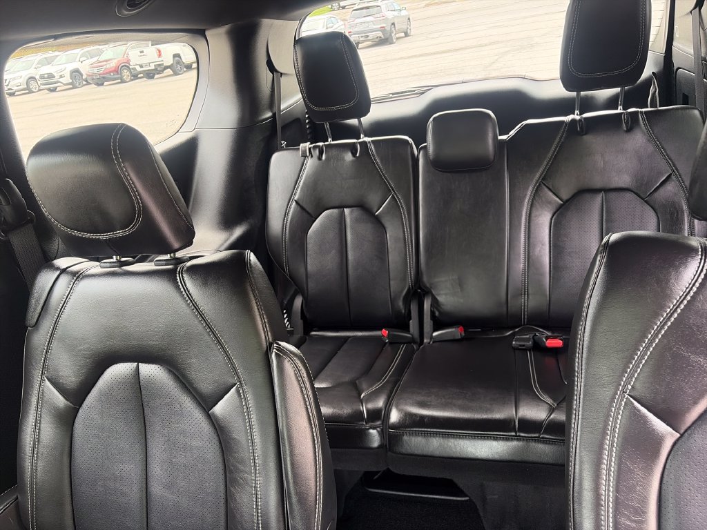 Used 2026 Chrysler Pacifica Select FWD image 38