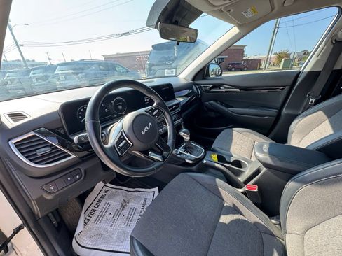 Used 2024 Kia Seltos S AWD/4WD image 13