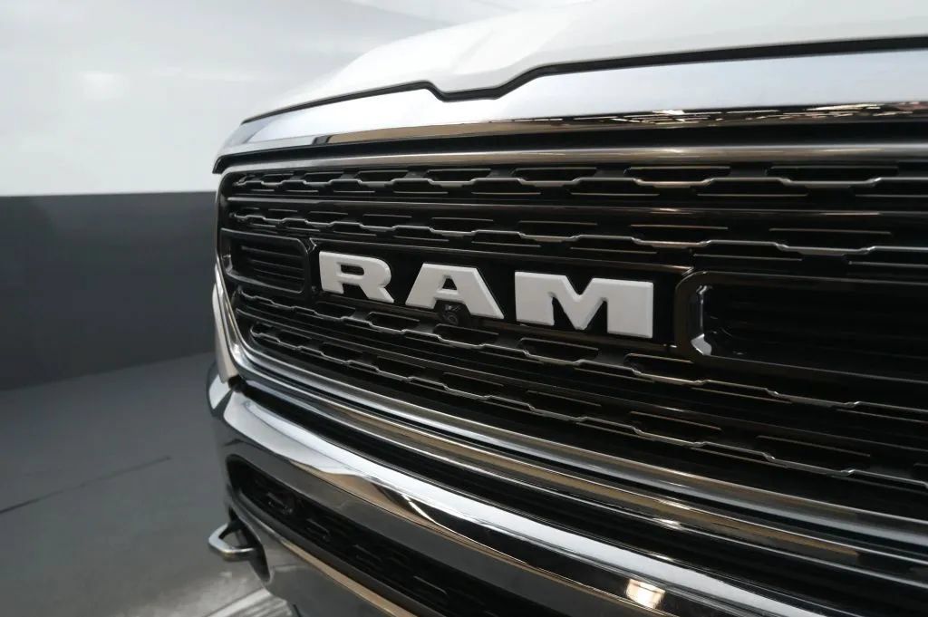 Used 2019 RAM 1500 Limited AWD/4WD image 9