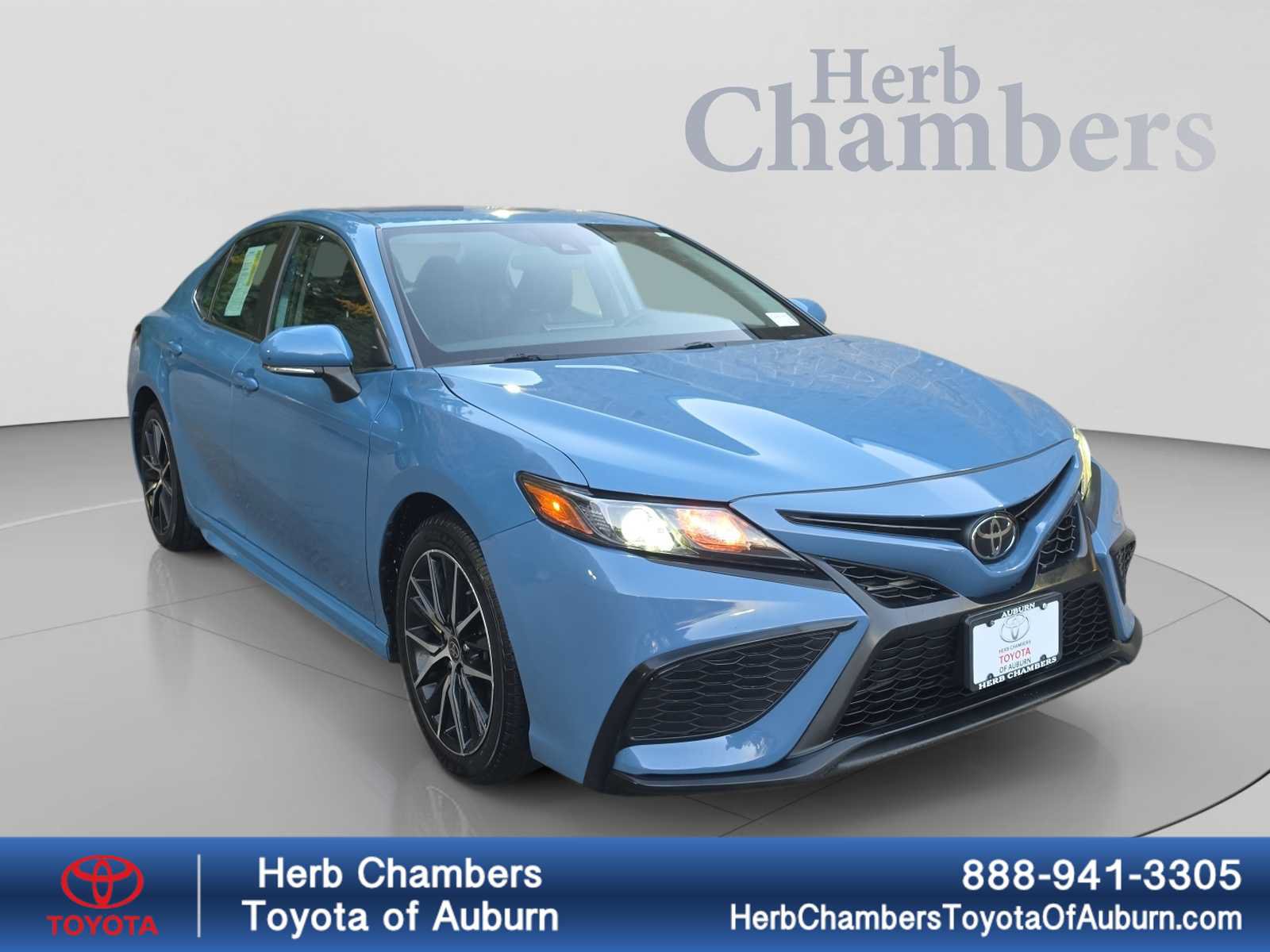 Used 2023 Toyota Camry SE FWD image 1