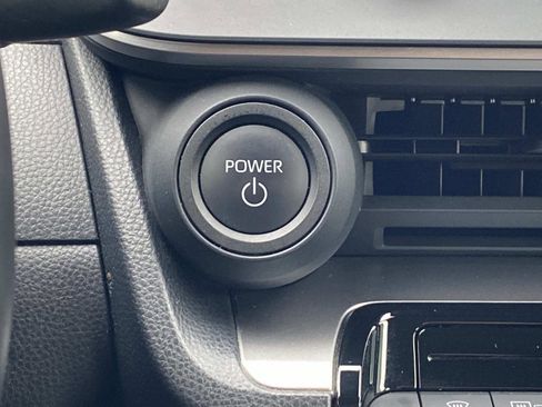 Used 2024 Toyota Prius LE image 19