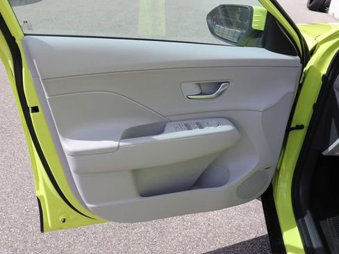 Used 2024 Hyundai Kona Limited FWD image 5