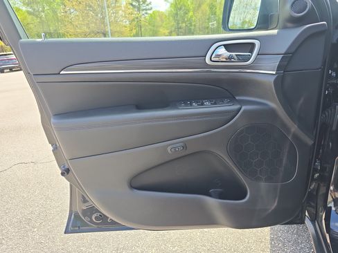 Used 2021 Jeep Grand Cherokee Limited image 24