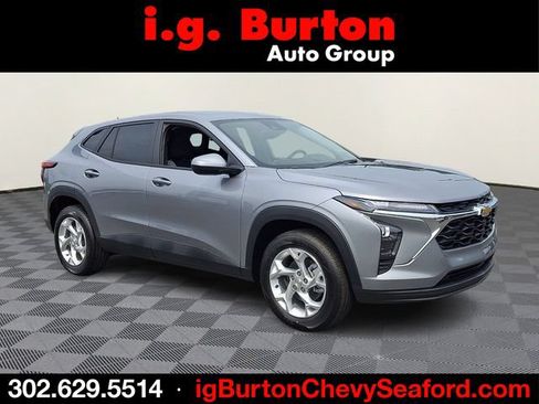 New 2026 Chevrolet Trax LS w/ LS Convenience Package FWD image 1