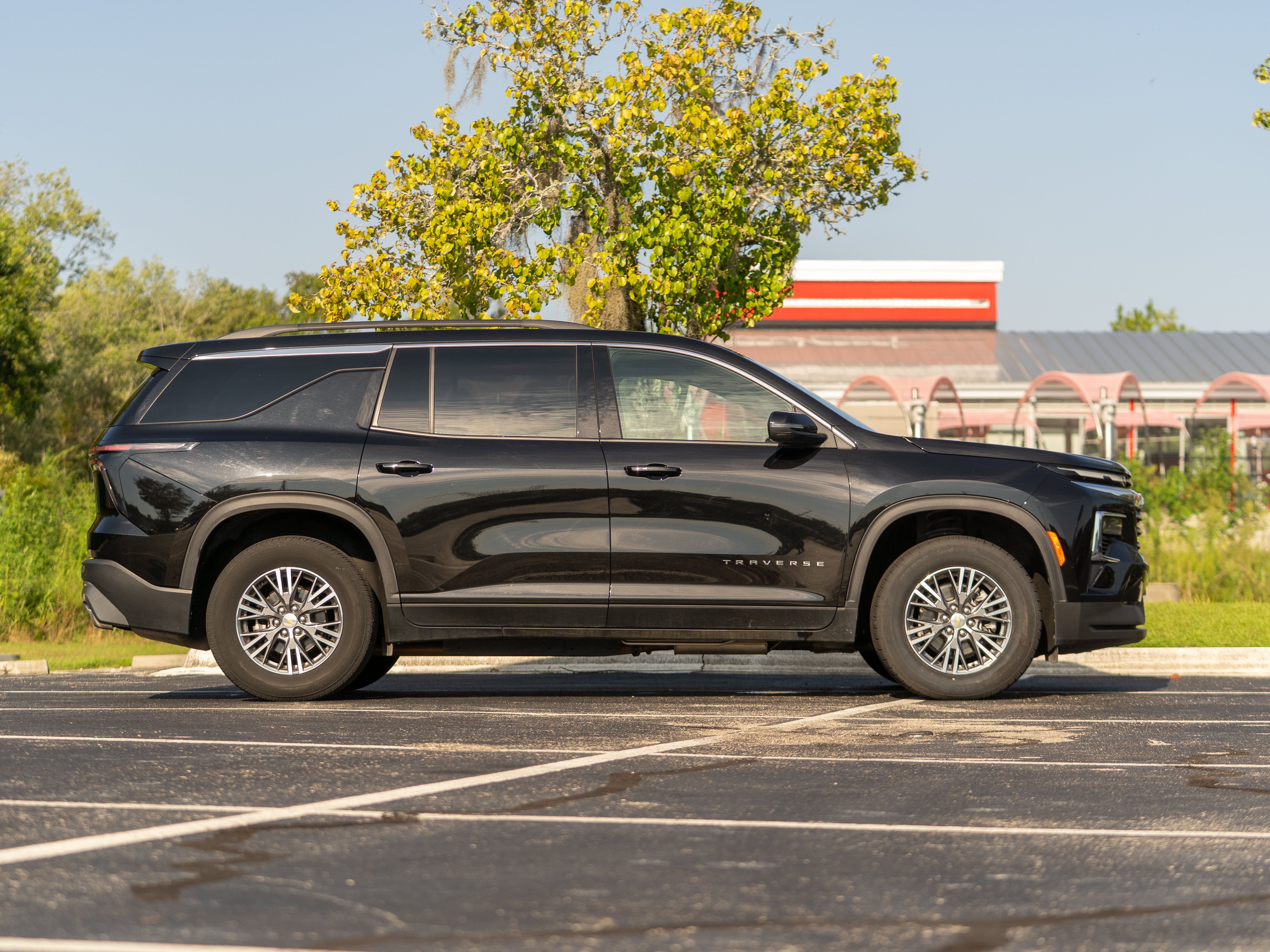 Used 2025 Chevrolet Traverse LT AWD/4WD image 5