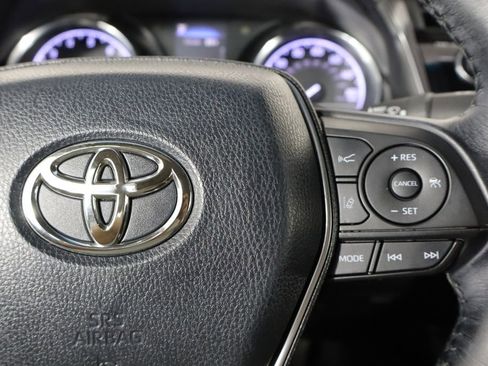 Used 2018 Toyota Camry SE w/ Convenience Package FWD image 10