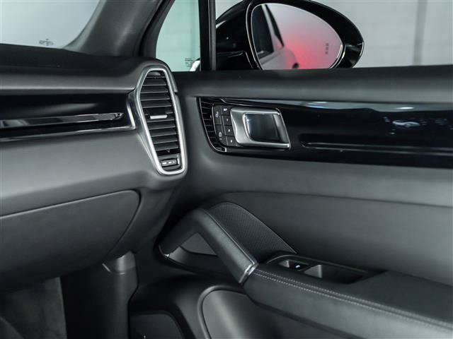 Certified 2023 Porsche Cayenne Platinum Edition AWD/4WD image 32
