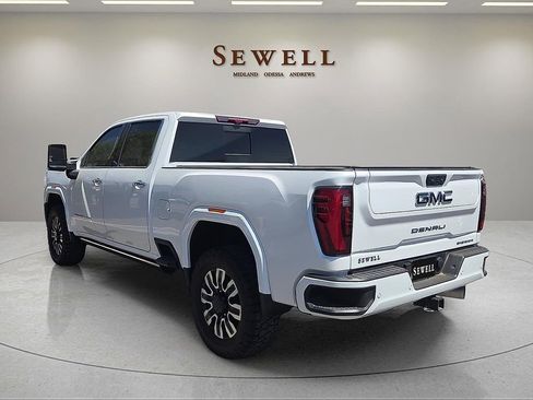 Used 2024 GMC Sierra 2500 Denali Ultimate AWD/4WD image 3