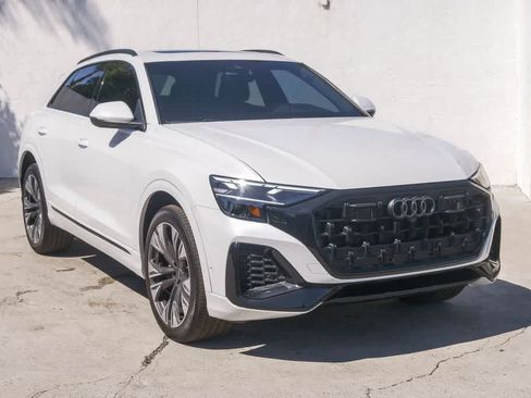Used 2023 Audi Q8 Premium Plus w/ Premium Plus Package AWD/4WD image 3