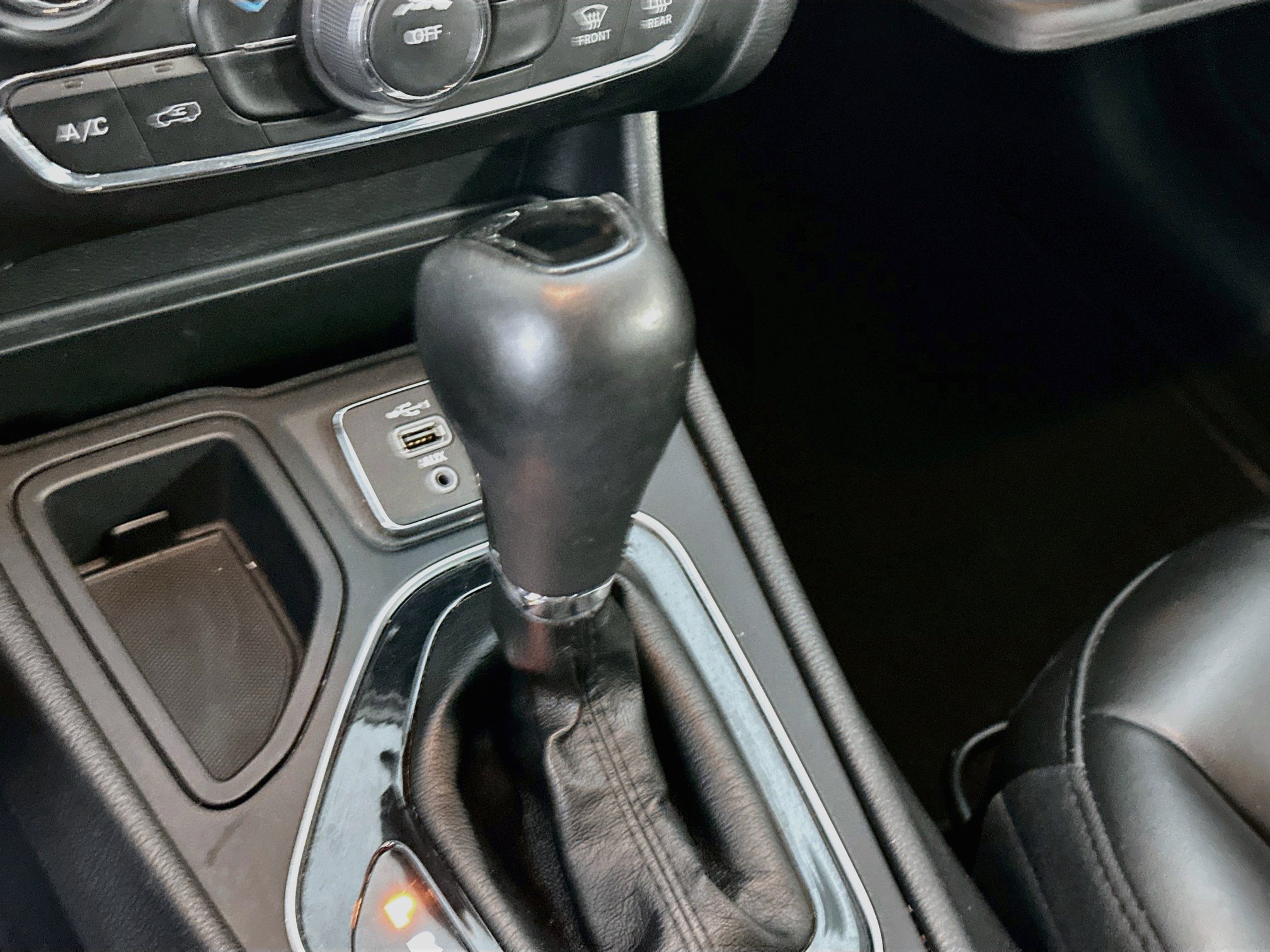 Used 2020 Jeep Cherokee Latitude Plus FWD image 24