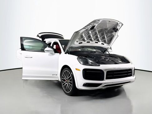 Used 2022 Porsche Cayenne GTS image 27