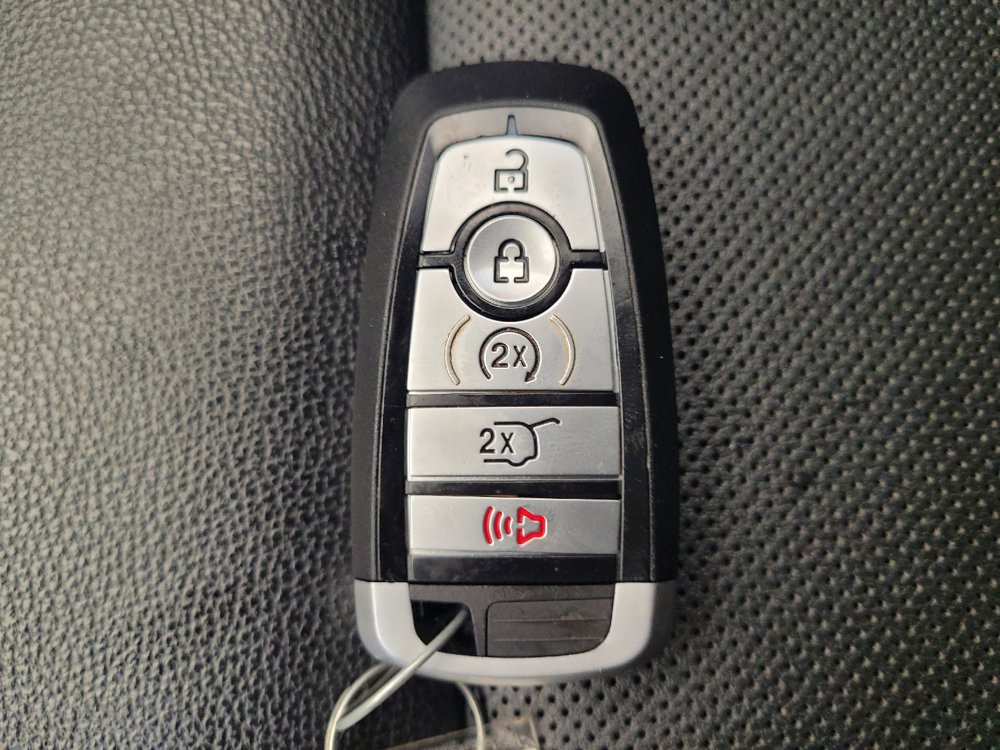 Used 2021 Ford Explorer Limited w/ Equipment Group 301A AWD/4WD image 32