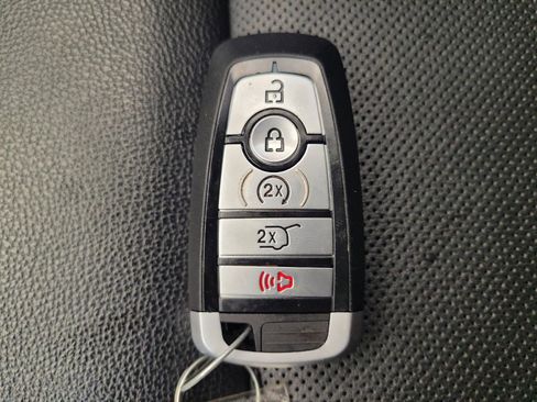 Used 2021 Ford Explorer Limited w/ Equipment Group 301A AWD/4WD image 32