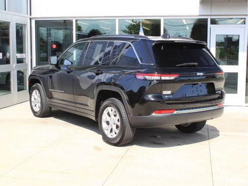 Certified 2023 Jeep Grand Cherokee Limited AWD/4WD image 8