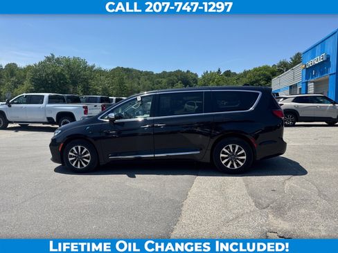 Used 2023 Chrysler Pacifica Limited FWD image 8