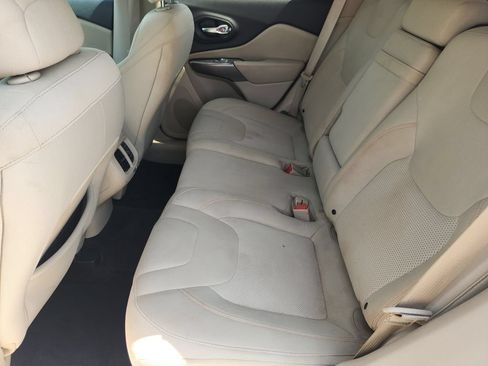 Used 2019 Jeep Cherokee Latitude w/ Popular Appearance Group FWD image 30