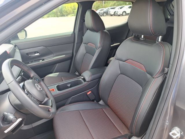 Used 2025 Nissan Kicks SR FWD image 9