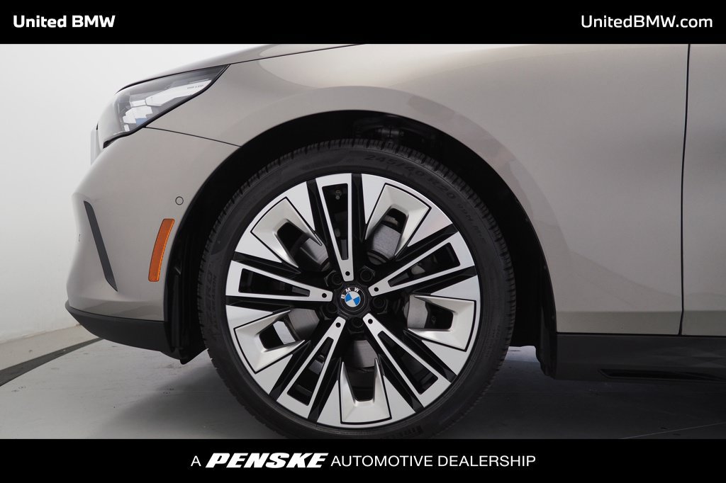 Certified 2026 BMW 530i RWD image 5