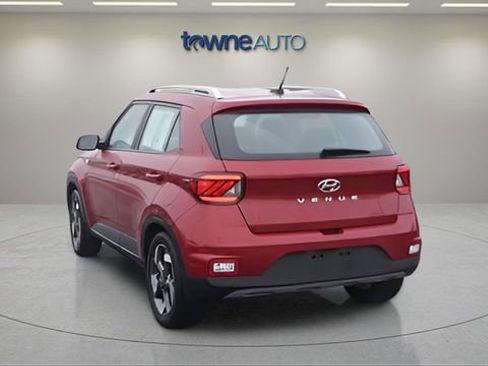 Used 2023 Hyundai Venue Limited image 2