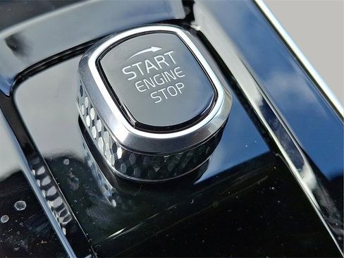 New 2026 Volvo XC90 B6 Plus w/ Protection Package Premier image 13