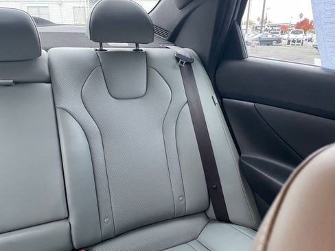 Used 2025 Hyundai Elantra Limited image 31