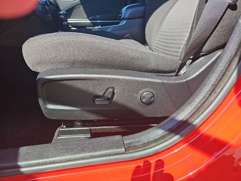 Used 2023 Dodge Charger SXT image 9