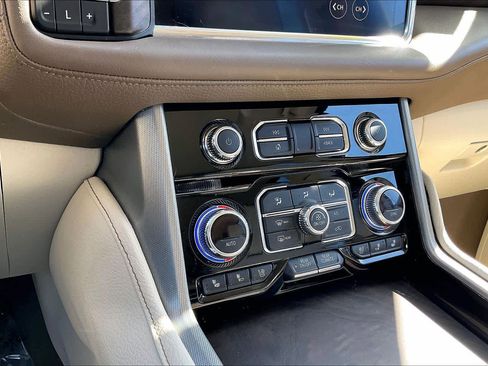 Used 2021 GMC Yukon XL Denali image 32