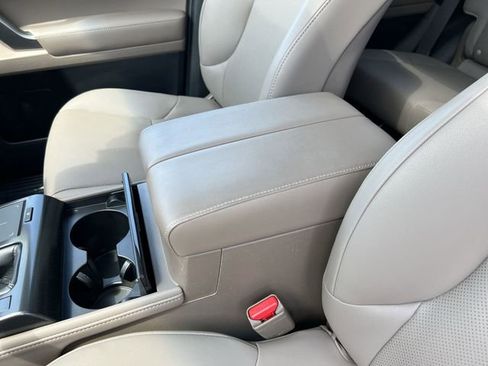 Used 2023 Lexus GX 460 Premium w/ Accessory Package AWD/4WD image 19