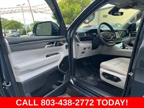 Used 2023 Jeep Wagoneer Series III w/ Premium Group I AWD/4WD image 4