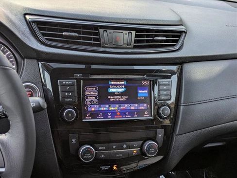 Used 2018 Nissan Rogue SV image 13