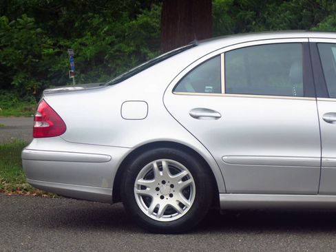 Used 2003 Mercedes-Benz E 320 Sedan image 28