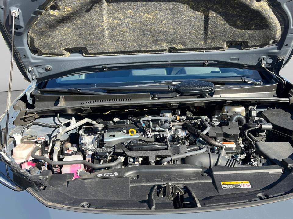 Used 2025 Toyota Prius XLE FWD image 16