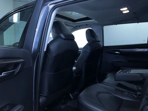 Used 2020 Toyota Highlander Limited image 21