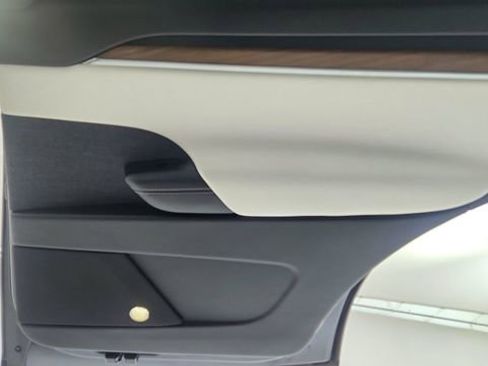 Used 2022 Tesla Model X image 27