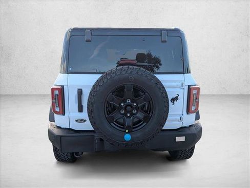 New 2025 Ford Bronco Outer Banks w/ Black Appearance Package image 7