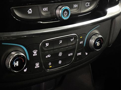 Used 2023 Chevrolet Traverse LT w/ Midnight/Sport Edition image 28