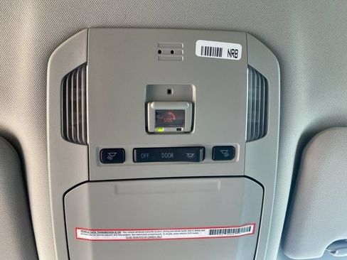 Used 2022 Toyota Highlander L AWD/4WD image 25