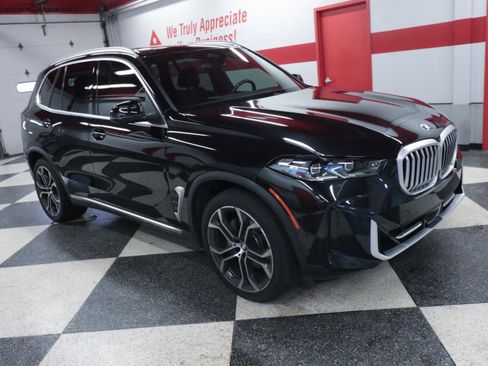 Used 2024 BMW X5 xDrive40i w/ Premium Package AWD/4WD image 3