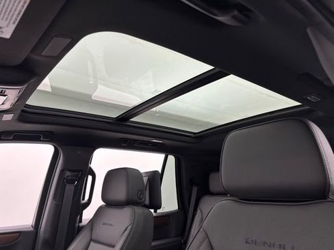 New 2026 GMC Yukon Denali w/ Denali Reserve Package image 5