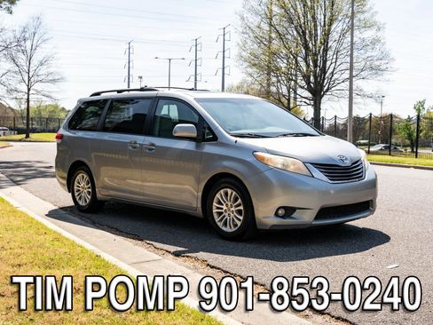 Used 2011 Toyota Sienna XLE w/ Entertainment Pkg FWD image 4