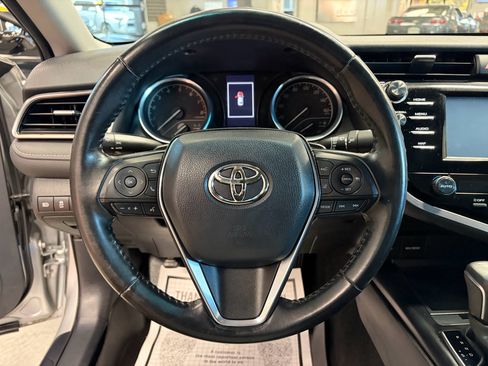 Used 2020 Toyota Camry SE FWD image 10